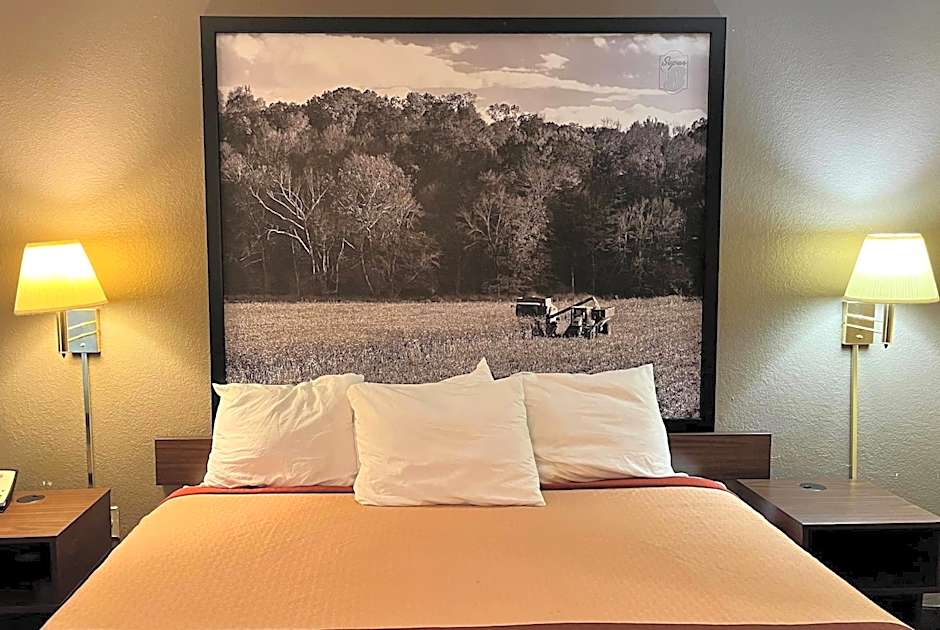 Super 8 by Wyndham Evansville North