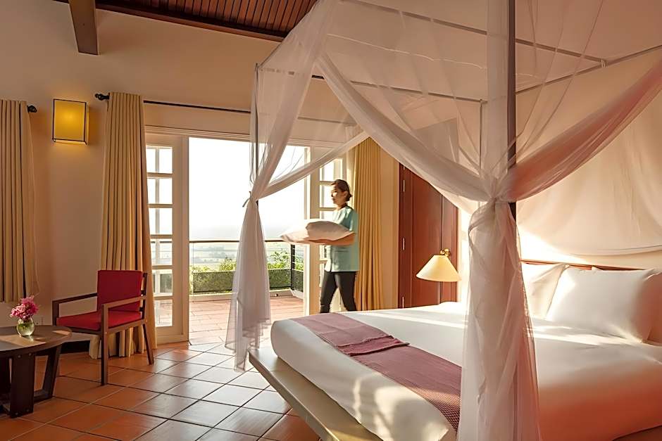 Victoria Nui Sam Lodge