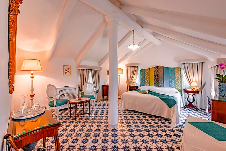 Photo 1 of 7 of Junior Suite, Sea View