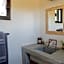 Pure Baja Private Suites-Upscale Property with Infinity Pool and Lush Gardens