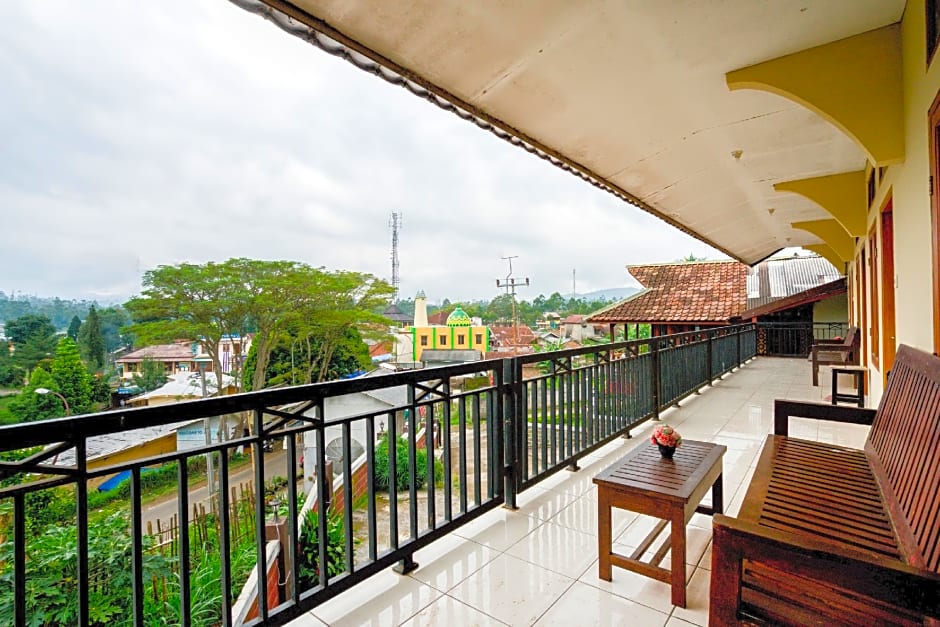 Super OYO 2961 Artana Bed & Breakfast