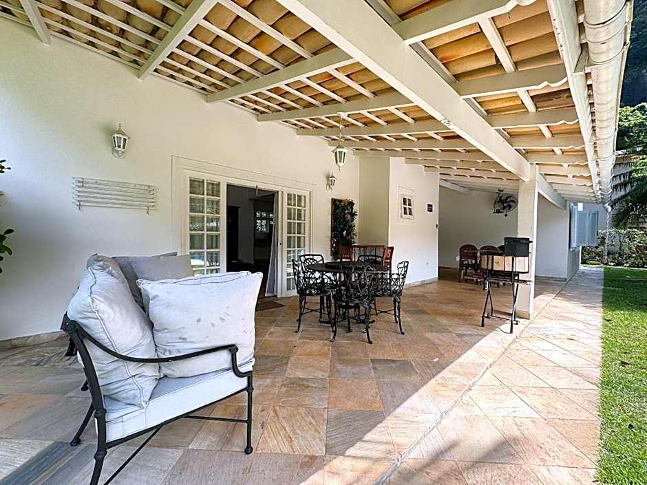 Casa com piscina privativa a 100m da Praia de Paúba