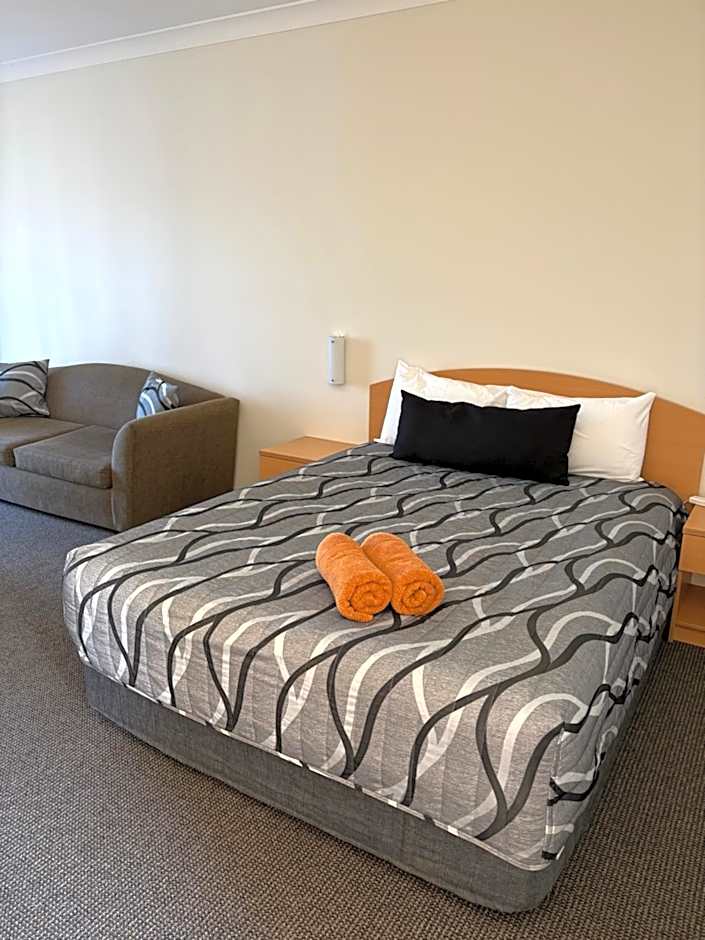 Golden Guitar Motor Inn