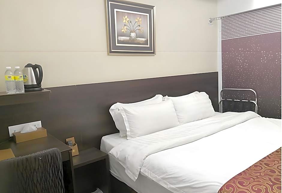 J Suites Hotel