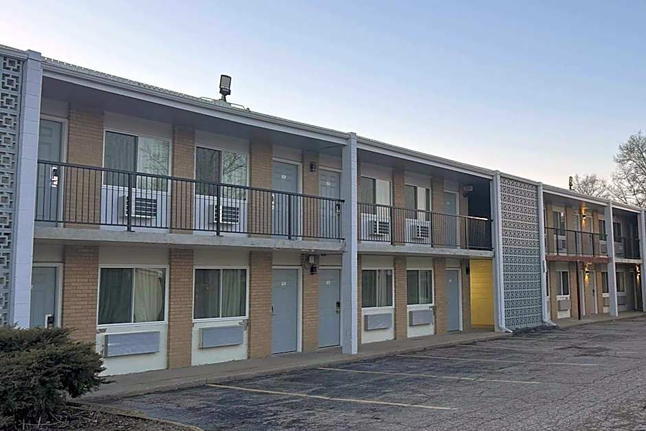Super 8 by Wyndham Rockford South