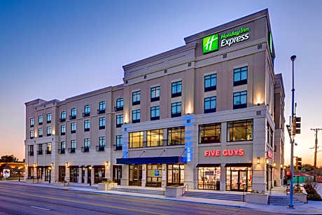 Holiday Inn Express & Suites Kansas City KU Medical Center By IHG