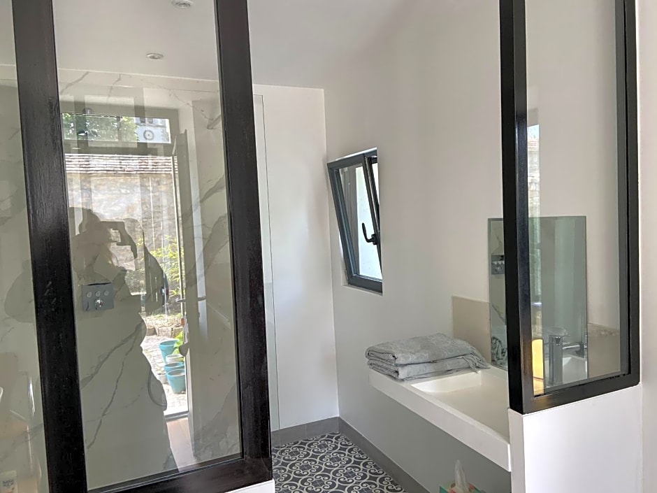 Cocon en lisière de forêt