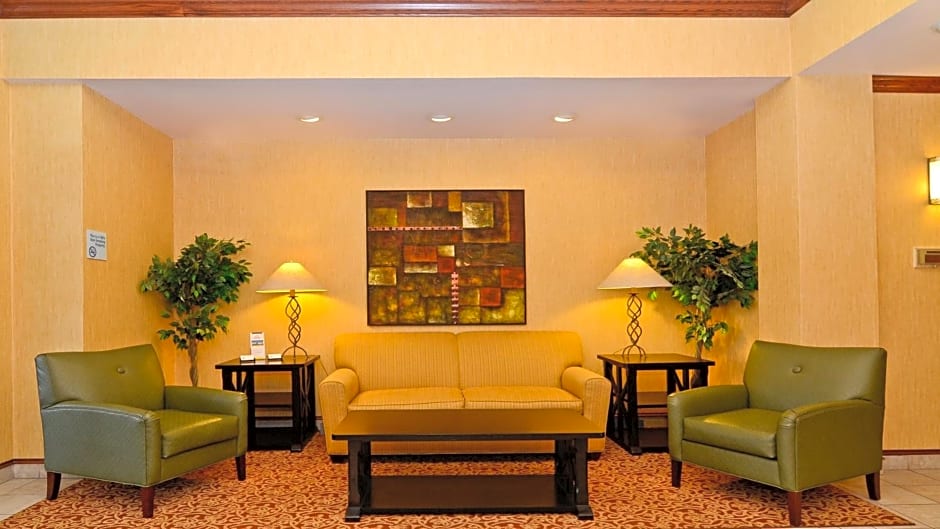 Holiday Inn Express Hotel & Suites Fort Atkinson, an IHG Hotel