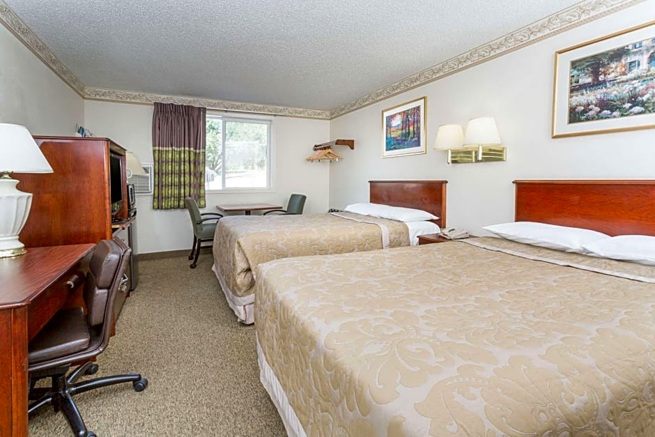 Super 8 by Wyndham Colorado Springs/Chestnut Street
