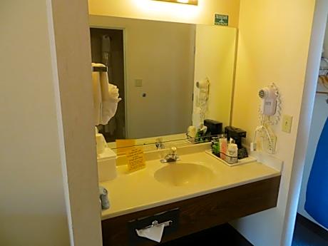 2 Queen Beds Non-Smoking