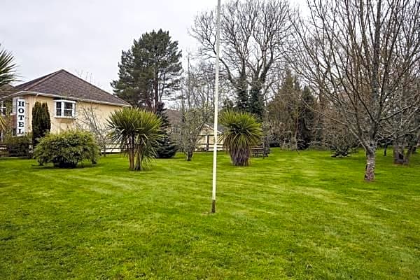 Cedar Lodge Hotel & Restaurant