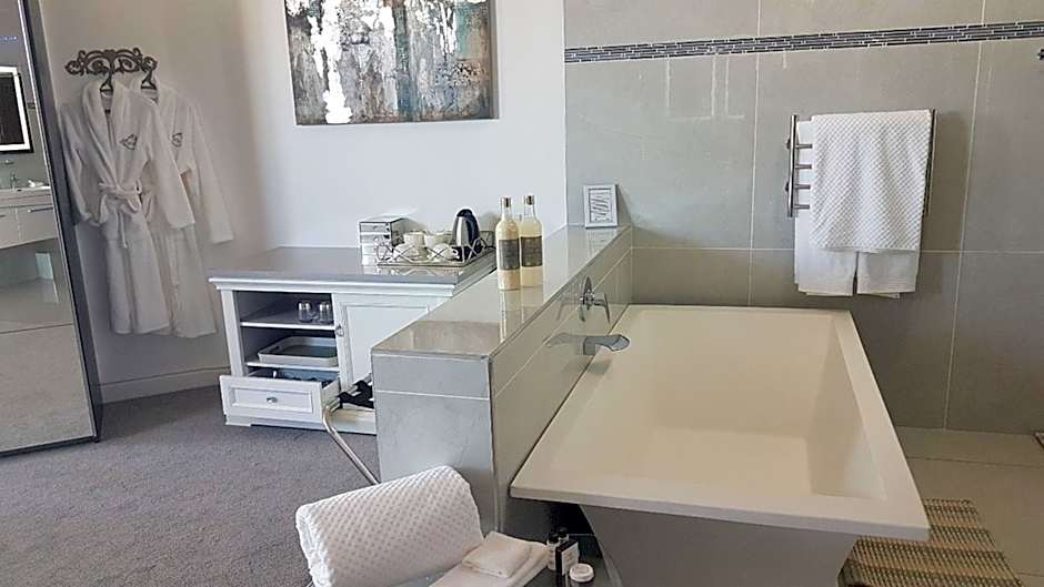 Misty Waves Boutique Hotel