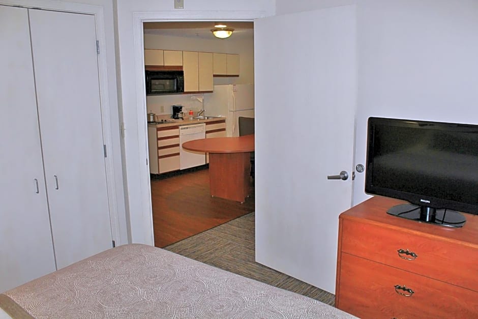 Candlewood Suites Syracuse-Airport, an IHG Hotel