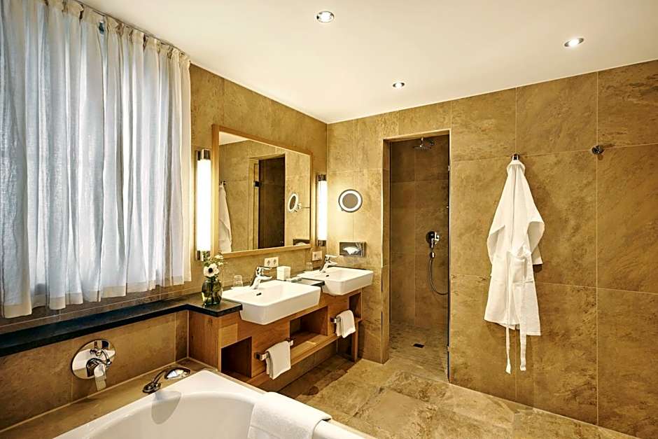 Hotel Auf der Gsteig GmbH