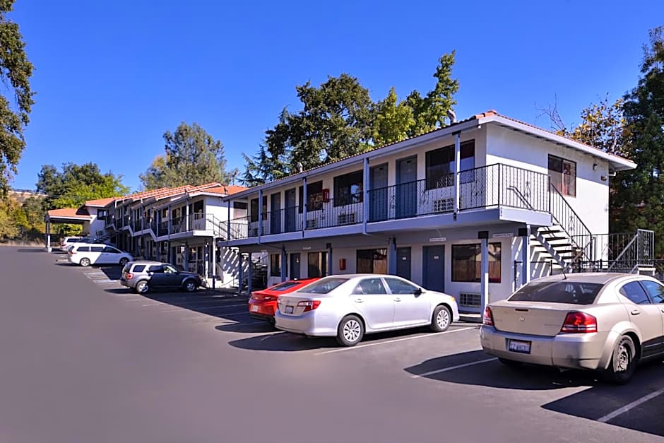Americas Best Value Inn & Suites Clearlake Wine Country
