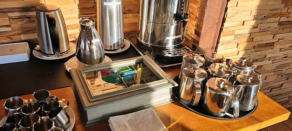 Hotel Westendia and Free Parking Top Breakfast