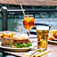 Hotel Pickwick and Pub "the room with a view"