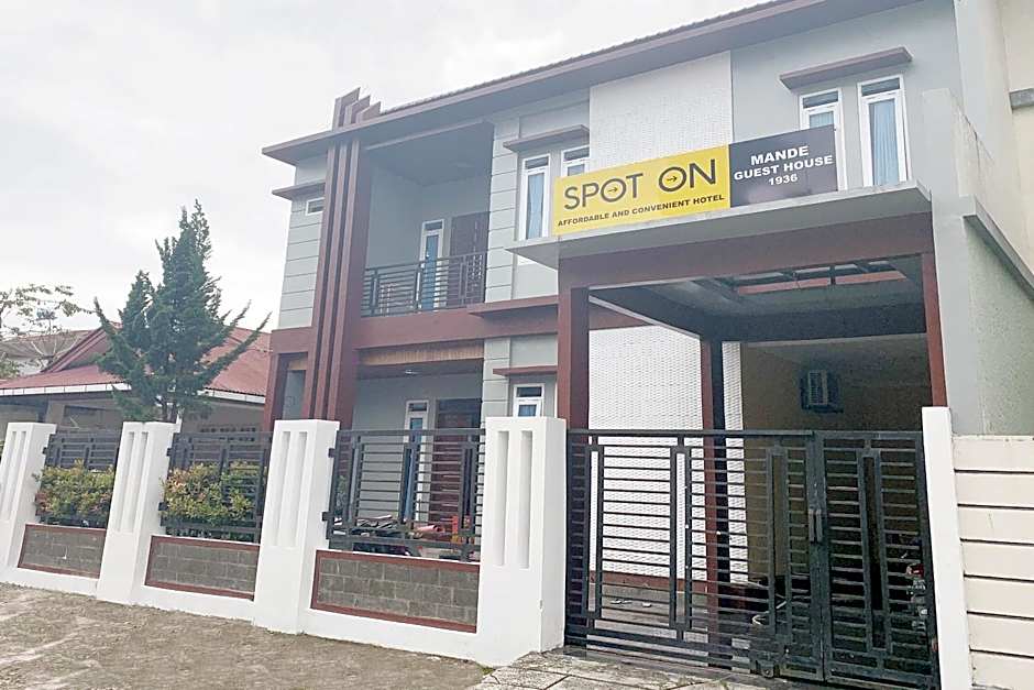 RedDoorz Syariah near Jam Gadang Bukittinggi 2