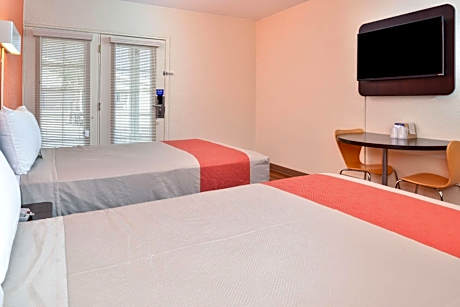 Double Room with Two Double Beds - Non-Smoking