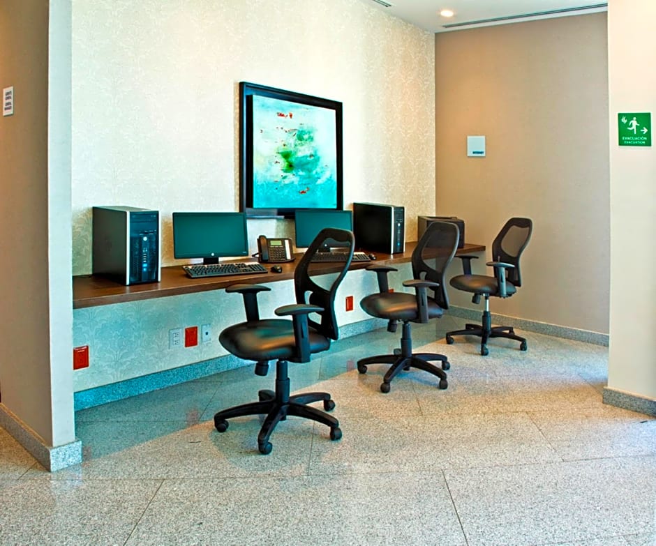 Holiday Inn Express & Suites Queretaro By IHG