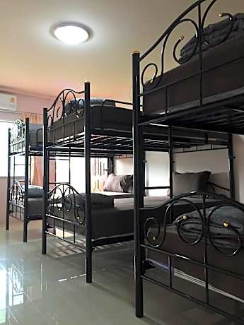 Bunk Bed in Mixed Dormitory Room