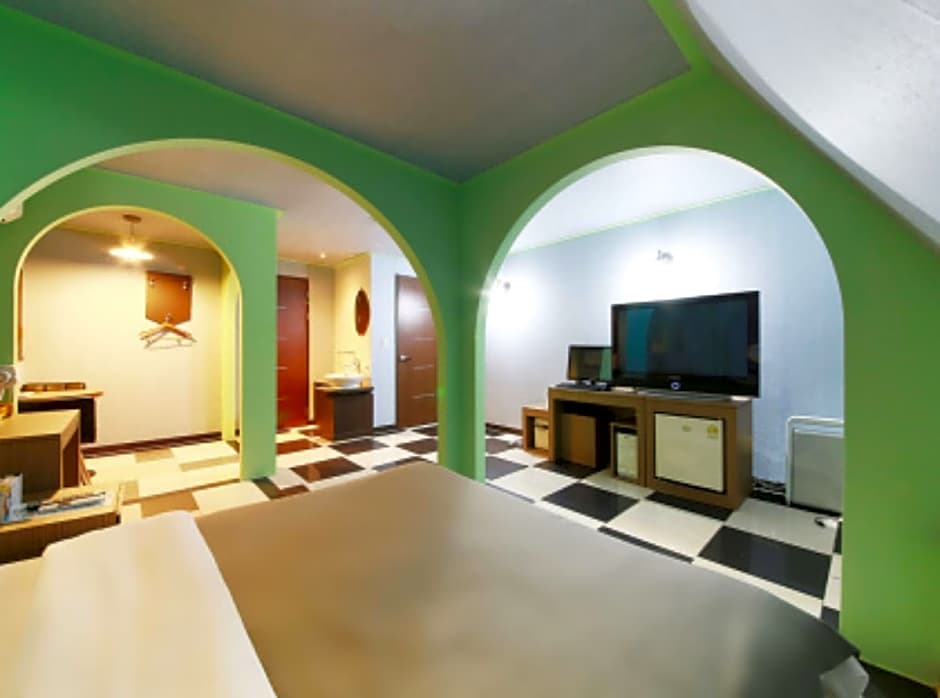 Mate Hotel
