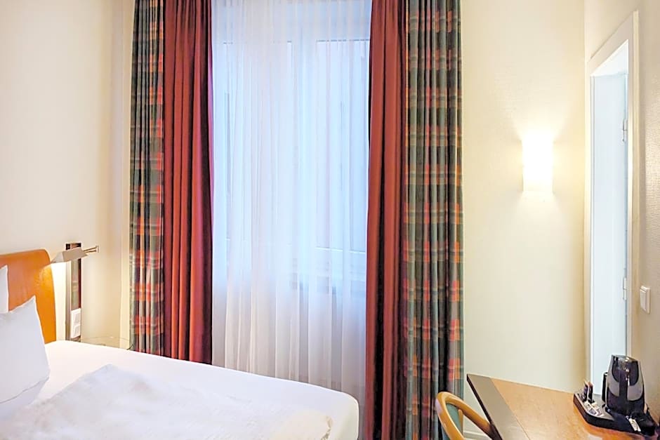 Garner Hamburg Wandsbek Marktplatz By IHG