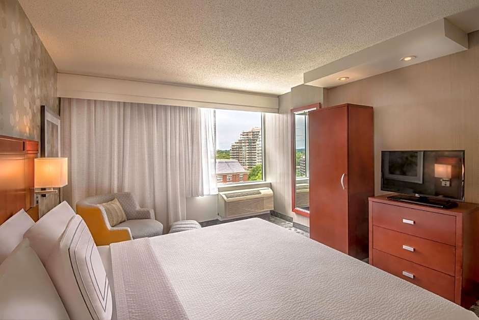 Courtyard by Marriott Bethesda Chevy Chase
