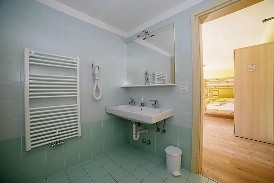 Hostel L'Ost - Ostello di Grumes