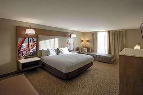 1 King Bed Non-Smoking River View Microwave And Refrigerator Bathtub Coffee Maker Full Breakfast