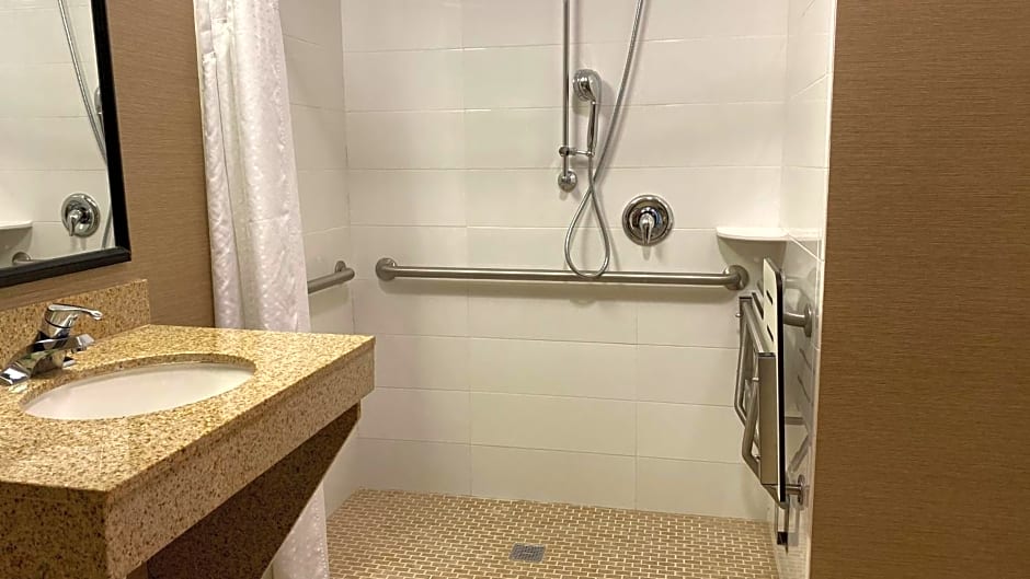 Holiday Inn Hotel & Suites Bakersfield By IHG