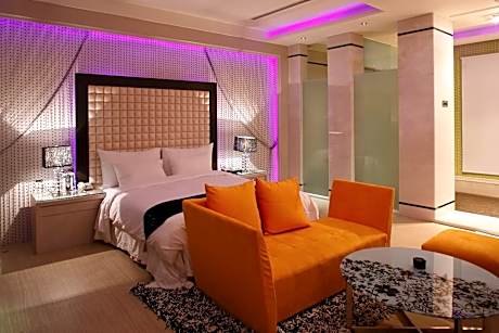 King Room with Spa Bath (Check-In After 21:00)
