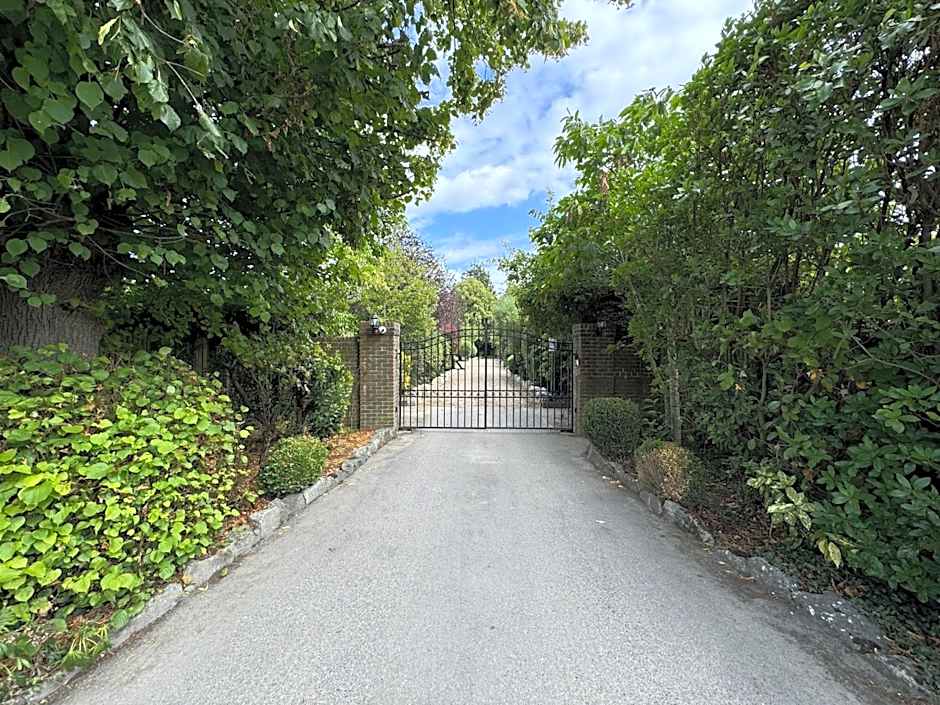 Hookwood Lodge London Gatwick