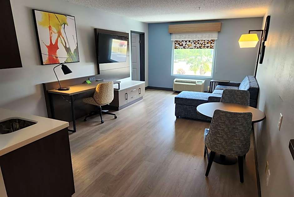 La Quinta Inn & Suites by Wyndham Warner Robins - Robins Afb