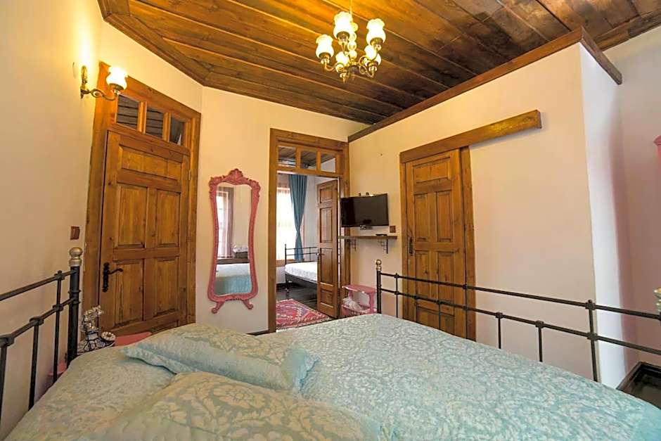 ARİSTONİCUS BUTİK HOTEL