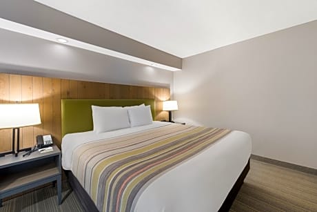 Studio King Suite with Jetted Tub - Non-Smoking