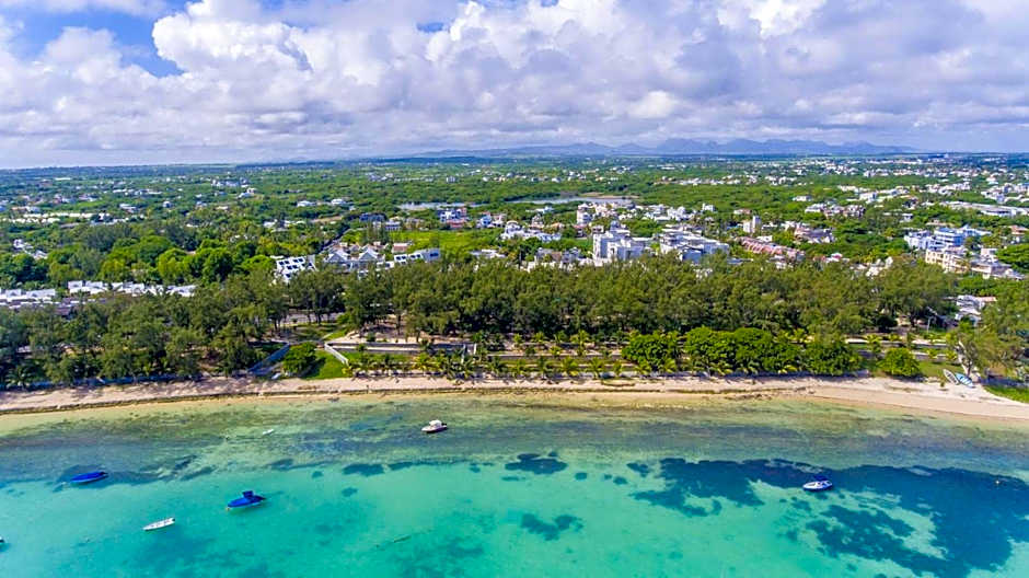 Cosy private bungalow pool 5 mins to beach