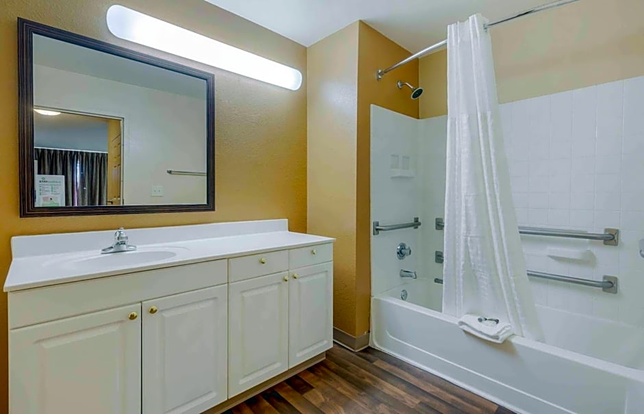 Extended Stay America Select Suites - Raleigh - RTP - 4610 Miami Blvd.