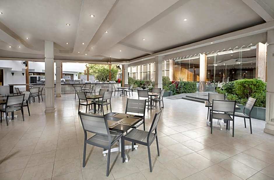 Pyramisa Luxor Hotel and Suites