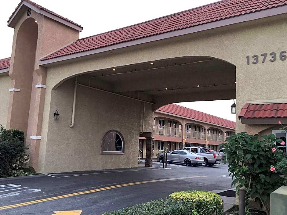 Industry Inn & Suites