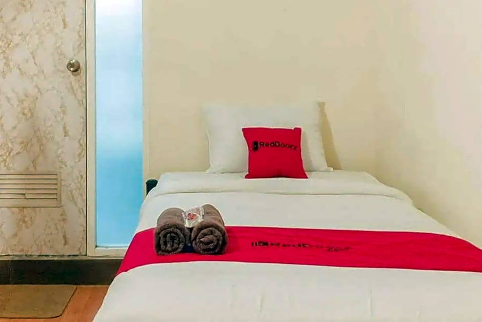 RedDoorz Syariah at Prapen Jaya Surabaya