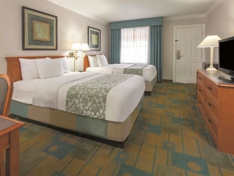 2 Double Beds Nonsmoking