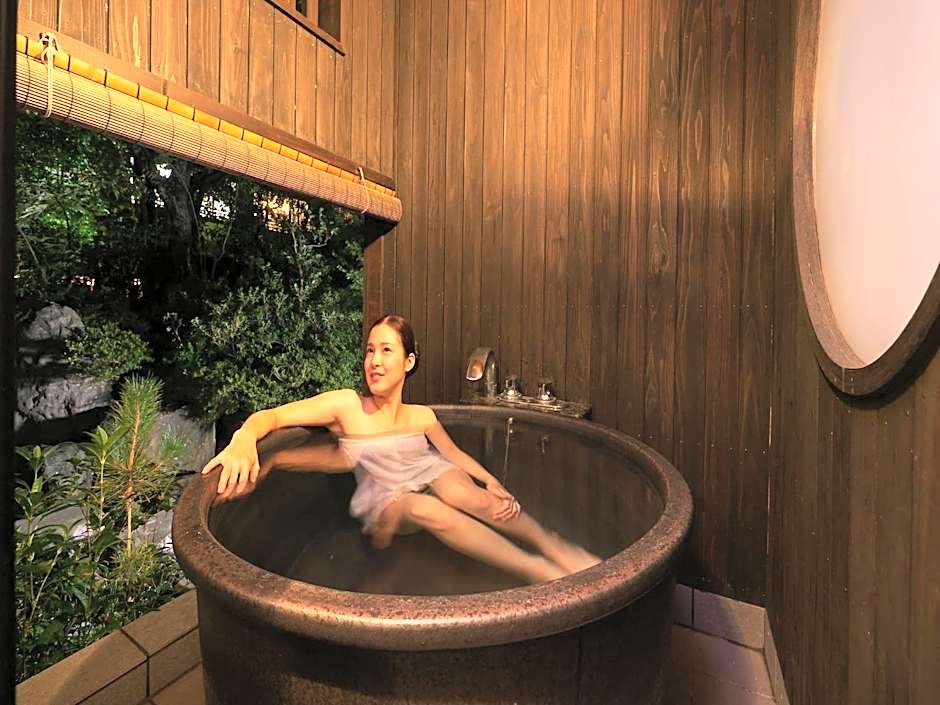 Yuraku Hotel