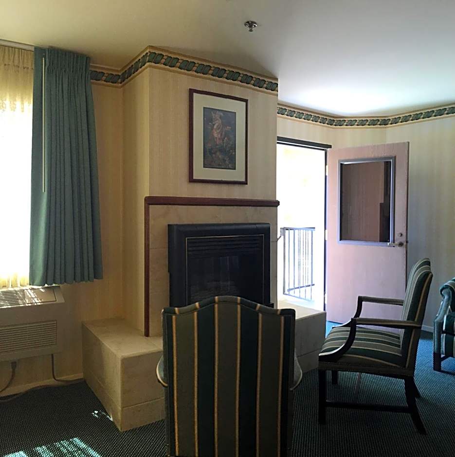 Longstreet Inn & Casino