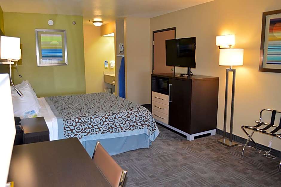 Days Inn by Wyndham Carlsbad