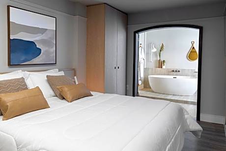 Deluxe Double Room with Balcony