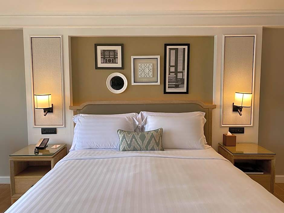 Photo 1 of 3 of Club 1 King Bed, Ocean View