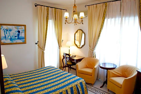 Deluxe Double or Twin Room with Terrace and Garden View