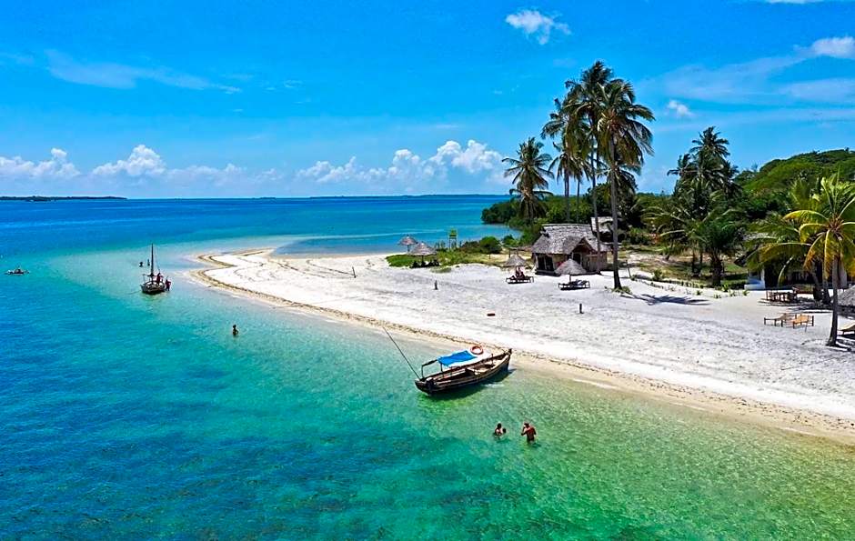 Basecamp Mafía Island