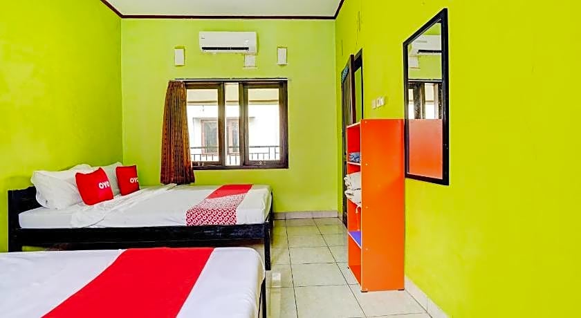 Vaccinated Staff - OYO II3676 Wisma Al-fahmi Syariah